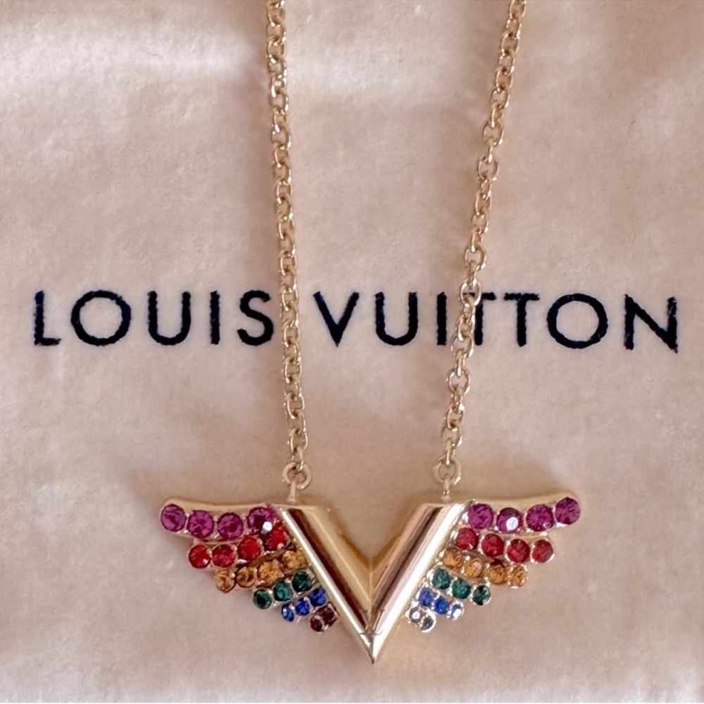 NEW LOUIS VUITTON Limited Edition Collier
Essential V California Dream Necklace - Picture 14 of 15